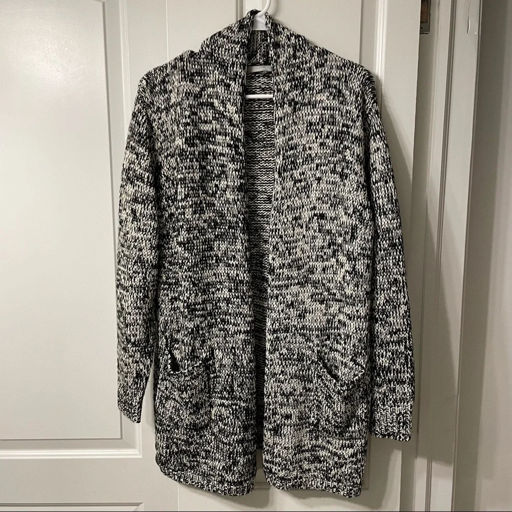 Sweet Rain Black & Ivory Marled Long Cardigan Sweater with pockets. Size Medium